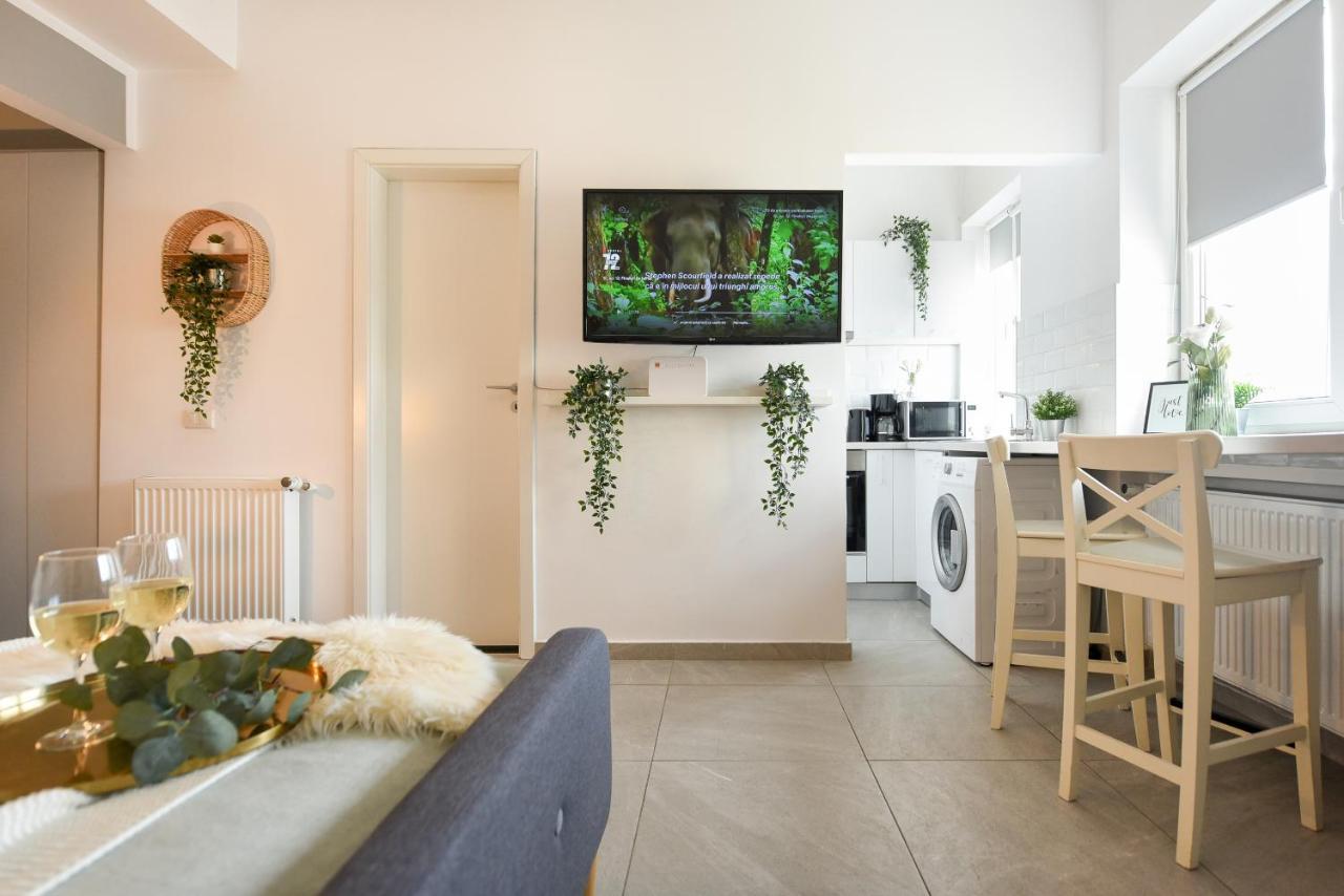 Read All About It - Stylish Central Studio Bukarest Exterior foto
