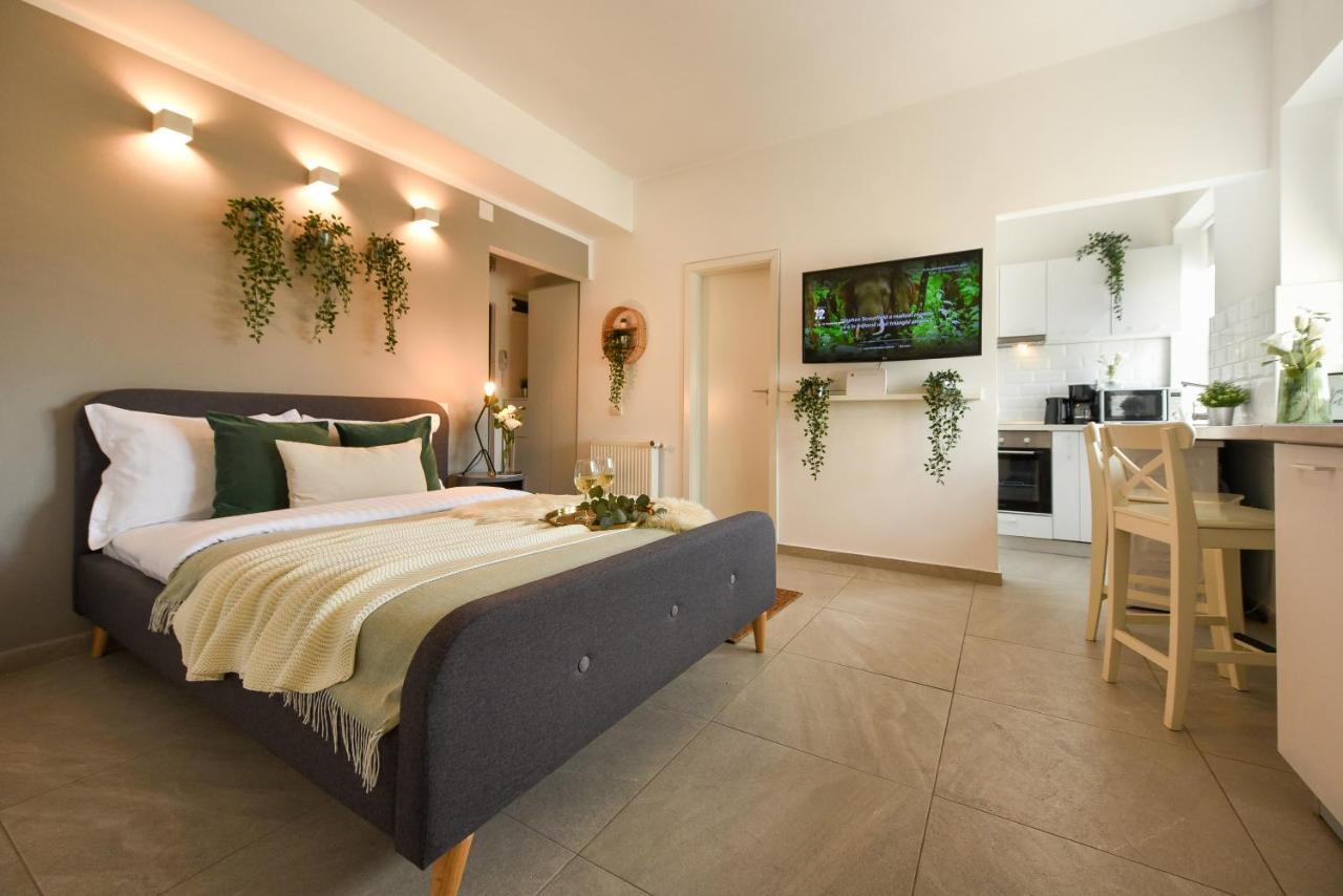 Read All About It - Stylish Central Studio Bukarest Exterior foto