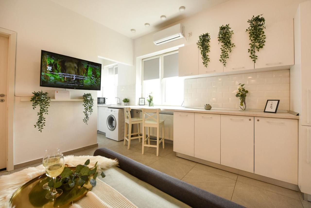 Read All About It - Stylish Central Studio Bukarest Exterior foto