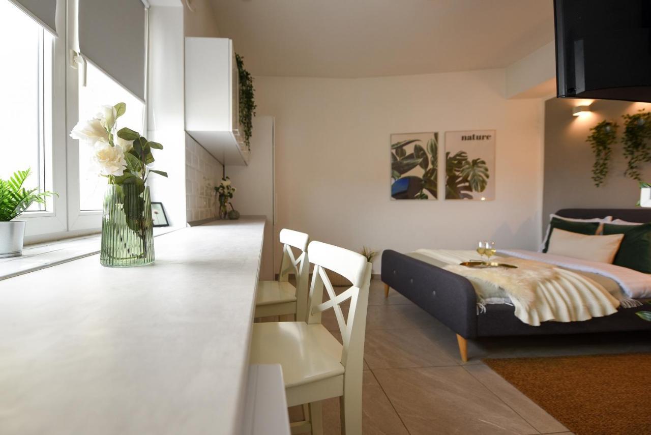 Read All About It - Stylish Central Studio Bukarest Exterior foto